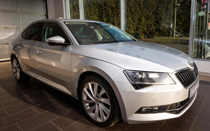 Skoda Superb cena 99500 przebieg: 121747, rok produkcji 2019 z Łódź małe 781